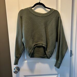 Large Lulu’s Cozy Olive Women's Crew Neck Crop Sweater (snag in back)